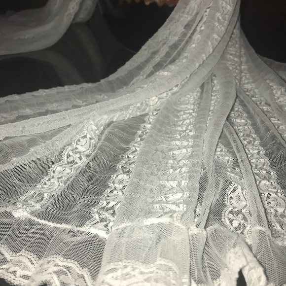 MY EXCLUSIVE one of a kind lace scarf classic! - Picture 3 of 4